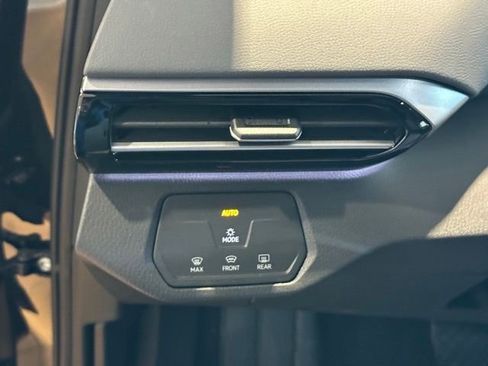 New 2025 Volkswagen ID.4 Pro AWD/4WD image 15