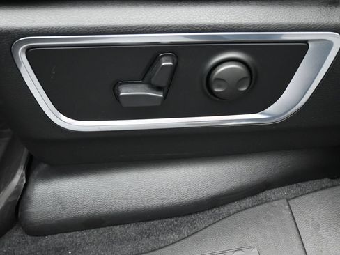 New 2026 RAM 1500 Laramie AWD/4WD image 19