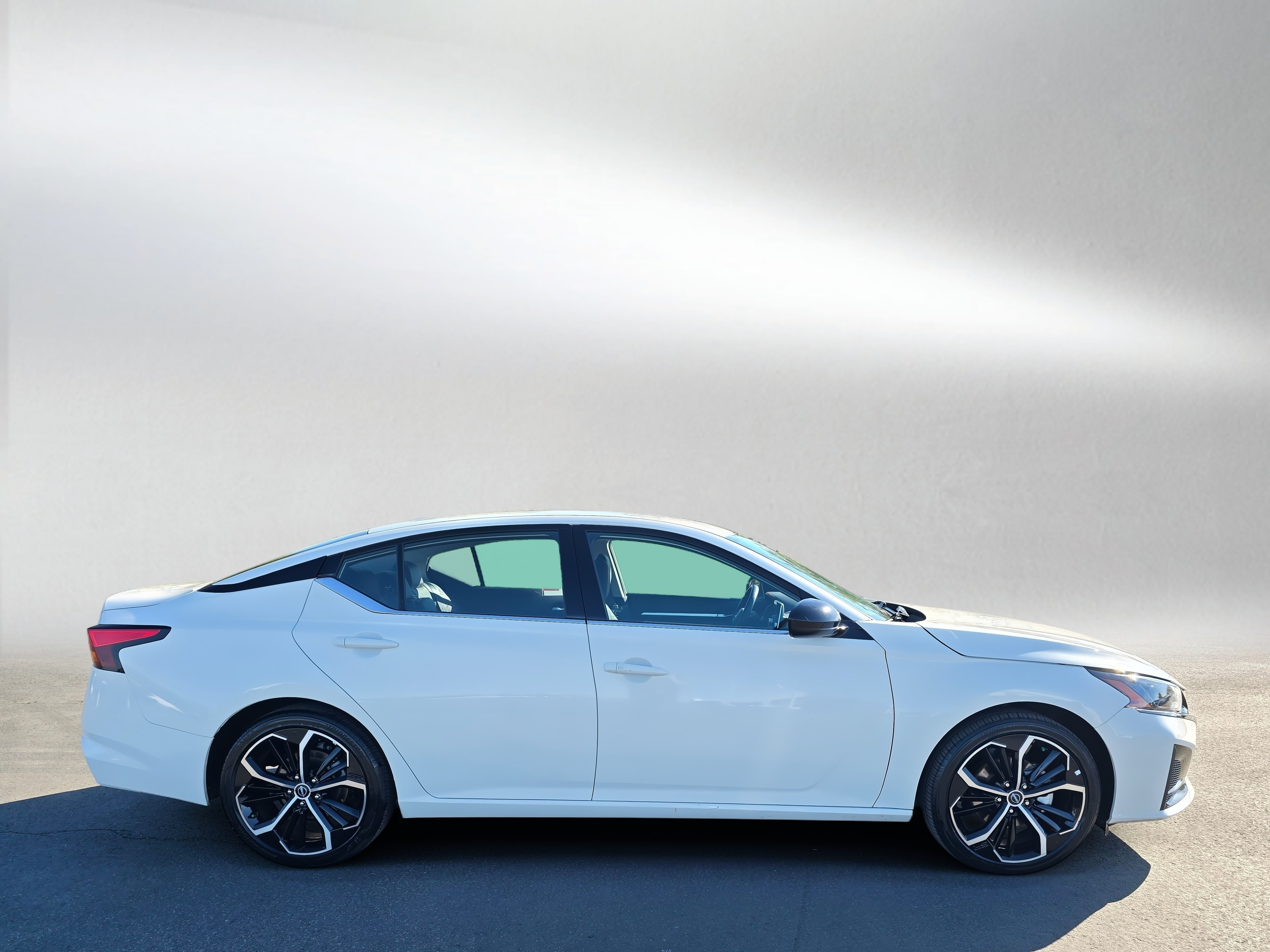 Used 2025 Nissan Altima 2.5 SR FWD image 6