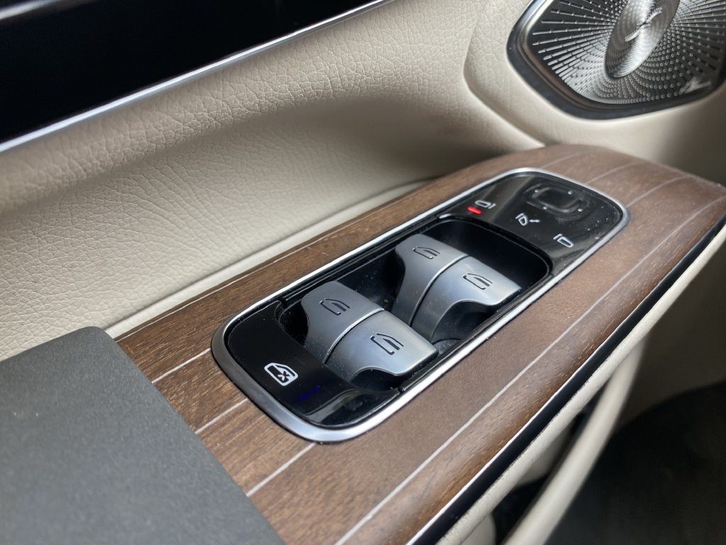 Certified 2022 Mercedes-Benz EQS 580 4MATIC Sedan image 9