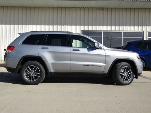 Used 2018 Jeep Grand Cherokee Limited image 2