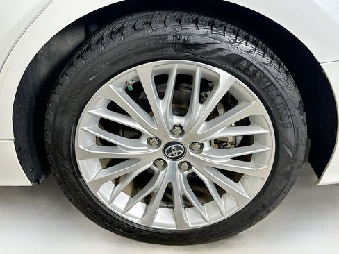 Used 2018 Toyota Camry XLE image 11