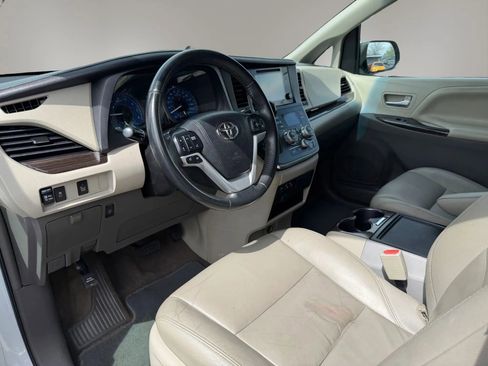 Used 2016 Toyota Sienna XLE image 16