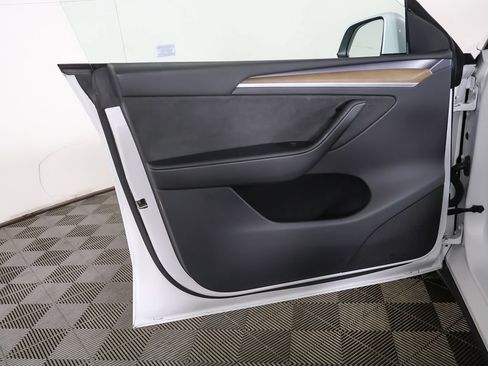 Used 2023 Tesla Model Y AWD image 23