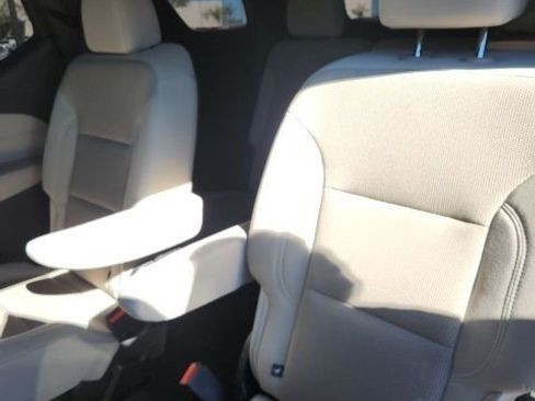 Used 2022 Chevrolet Traverse LT image 11