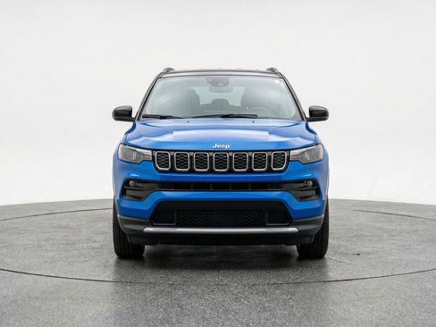 Used 2025 Jeep Compass Limited AWD/4WD image 2