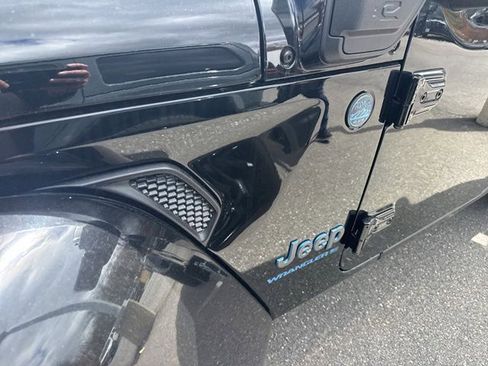 Used 2025 Jeep Wrangler Unlimited Sahara w/ Safety Group image 2