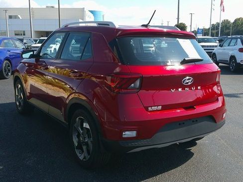 Certified 2024 Hyundai Venue SEL image 3