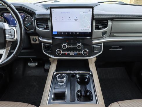 Used 2022 Ford Expedition Max XLT image 28