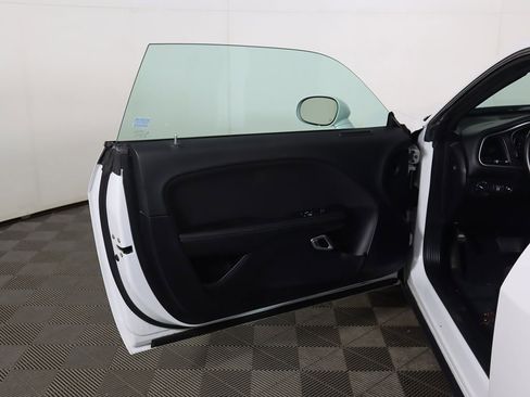 Used 2019 Dodge Challenger SXT image 15