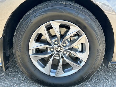 Used 2023 Toyota Sienna XLE w/ XLE Plus Package image 8