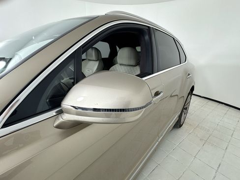 Used 2023 Bentley Bentayga image 14