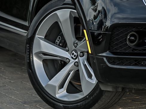 Used 2020 Bentley Bentayga AWD/4WD image 3