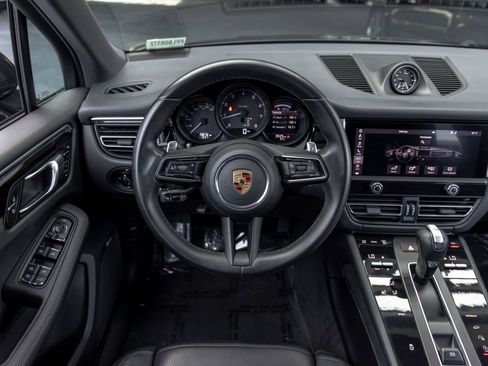 Certified 2023 Porsche Macan AWD/4WD image 39