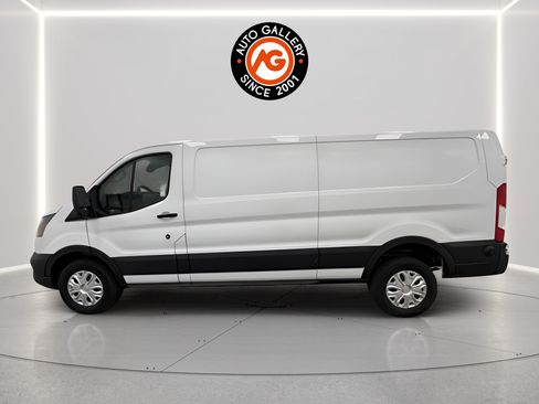 Used 2024 Ford Transit 250 Low Roof RWD image 4