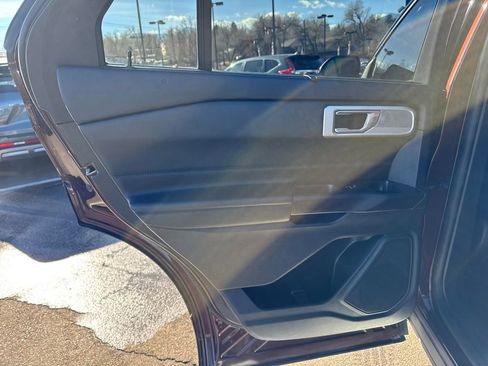 Used 2020 Ford Explorer Platinum image 34