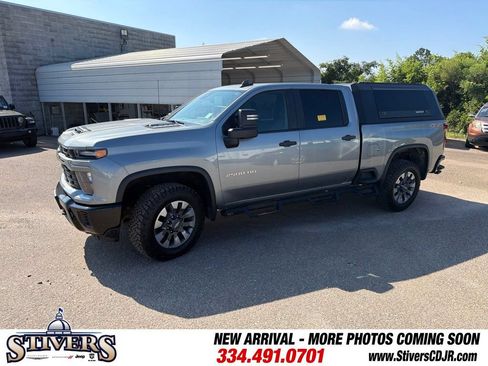 Used 2024 Chevrolet Silverado 2500 Custom w/ Custom Value Package AWD/4WD image 5