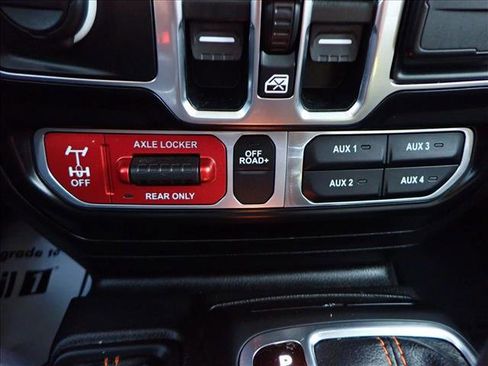 Used 2021 Jeep Gladiator Mojave w/ Cold Weather Group image 19