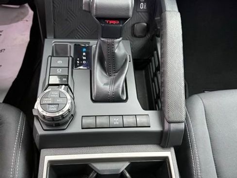 Certified 2024 Toyota Tacoma TRD Off-Road AWD/4WD image 33
