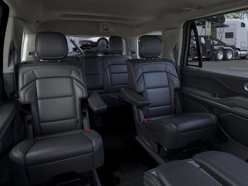 New 2026 Lincoln Navigator Premiere AWD/4WD image 11