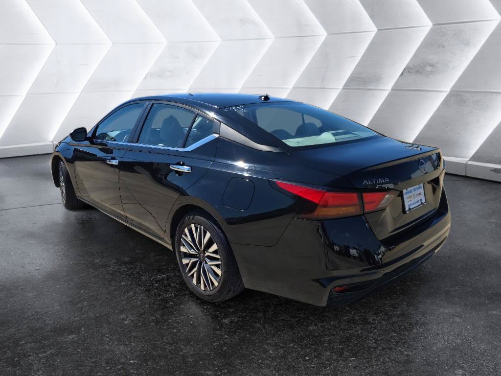 Used 2025 Nissan Altima 2.5 SV FWD image 7