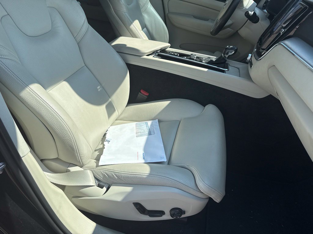 Used 2019 Volvo XC60 T5 Momentum w/ Premium Package FWD image 7
