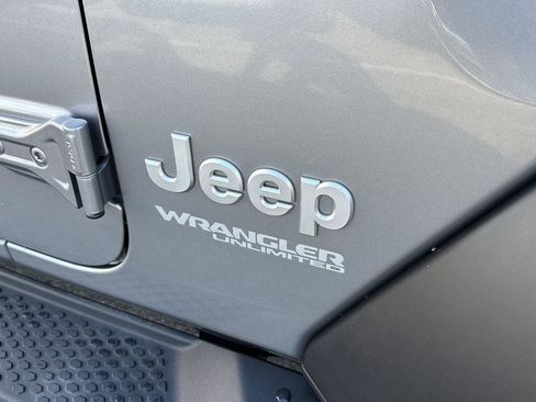 Used 2021 Jeep Wrangler Unlimited Islander image 12