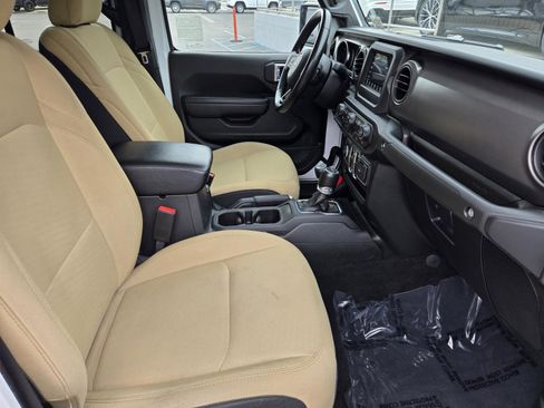 Certified 2022 Jeep Gladiator Sport image 31