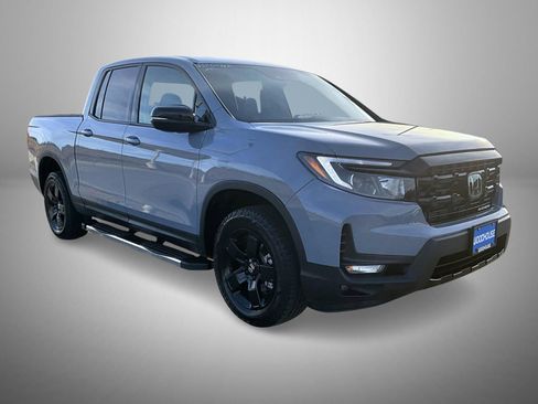 Used 2025 Honda Ridgeline Black Edition image 3