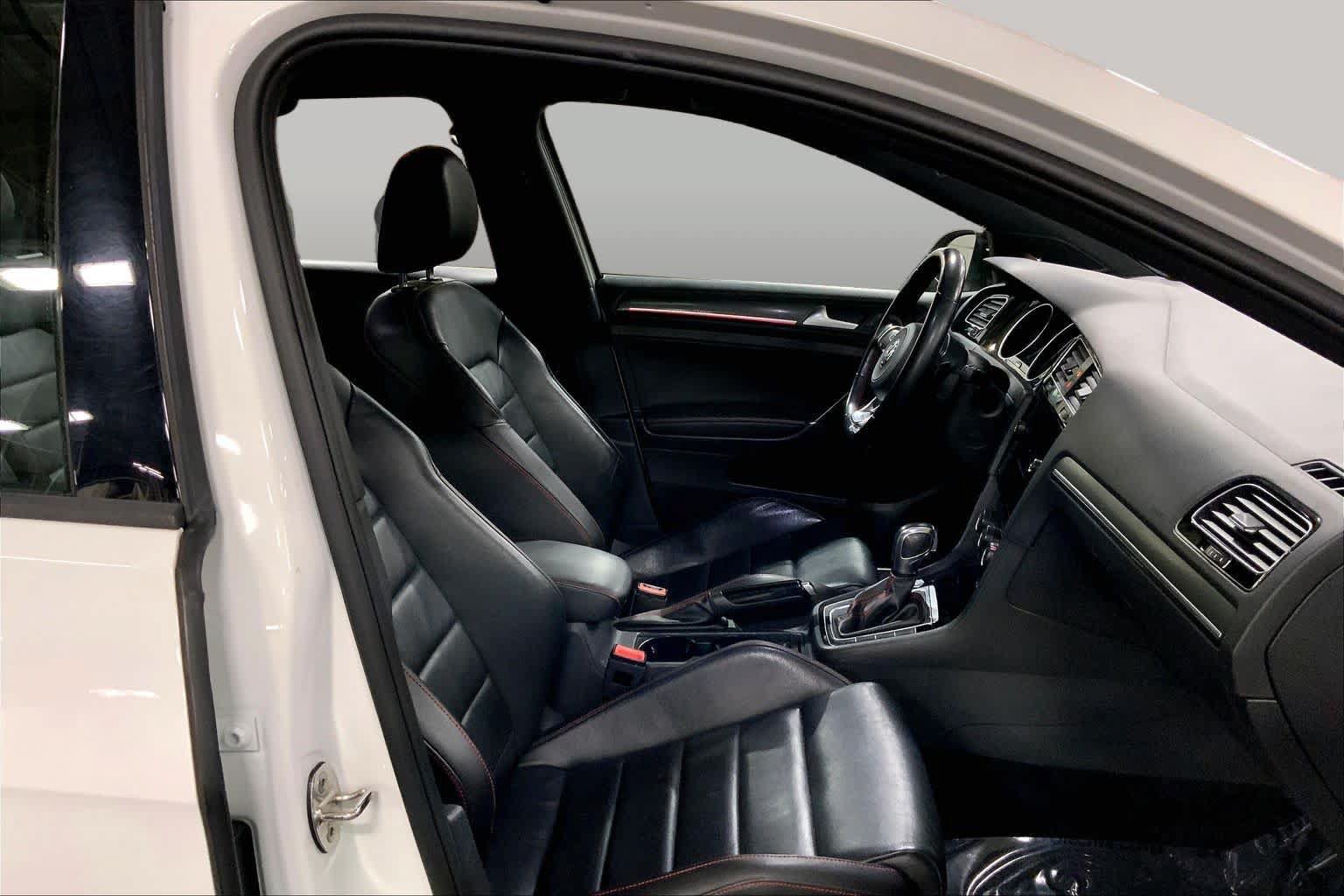 Used 2021 Volkswagen GTI SE FWD image 9