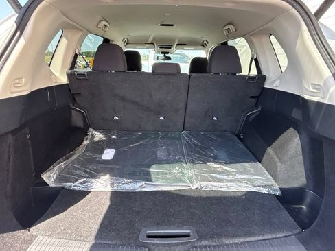 Used 2024 Nissan Rogue SV FWD image 31