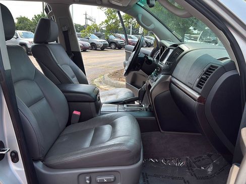 Used 2009 Toyota Land Cruiser w/ Upgrade Pkg AWD/4WD image 19