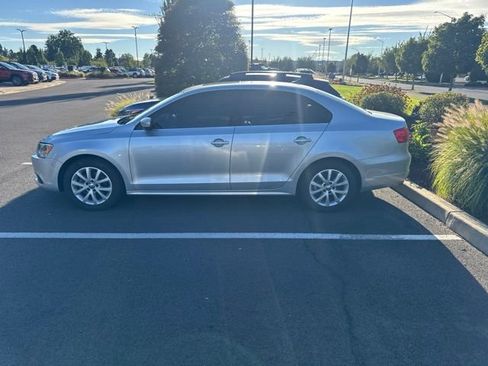 Used 2014 Volkswagen Jetta SE FWD image 4
