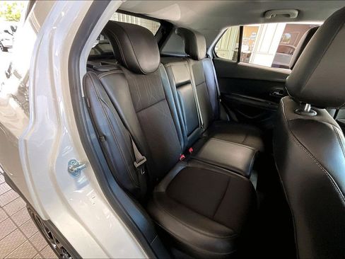 Used 2022 Chevrolet Trax LT w/ Driver Confidence Package AWD/4WD image 15