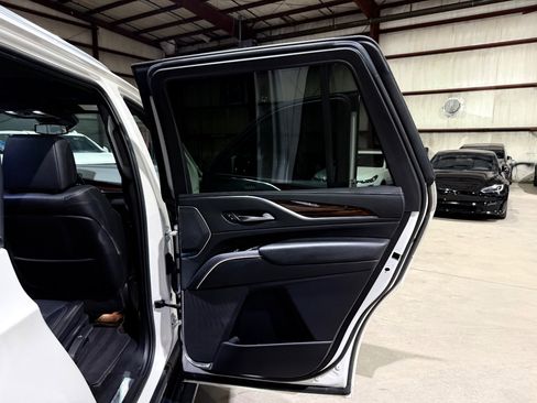 Used 2022 Cadillac Escalade Luxury AWD/4WD image 20