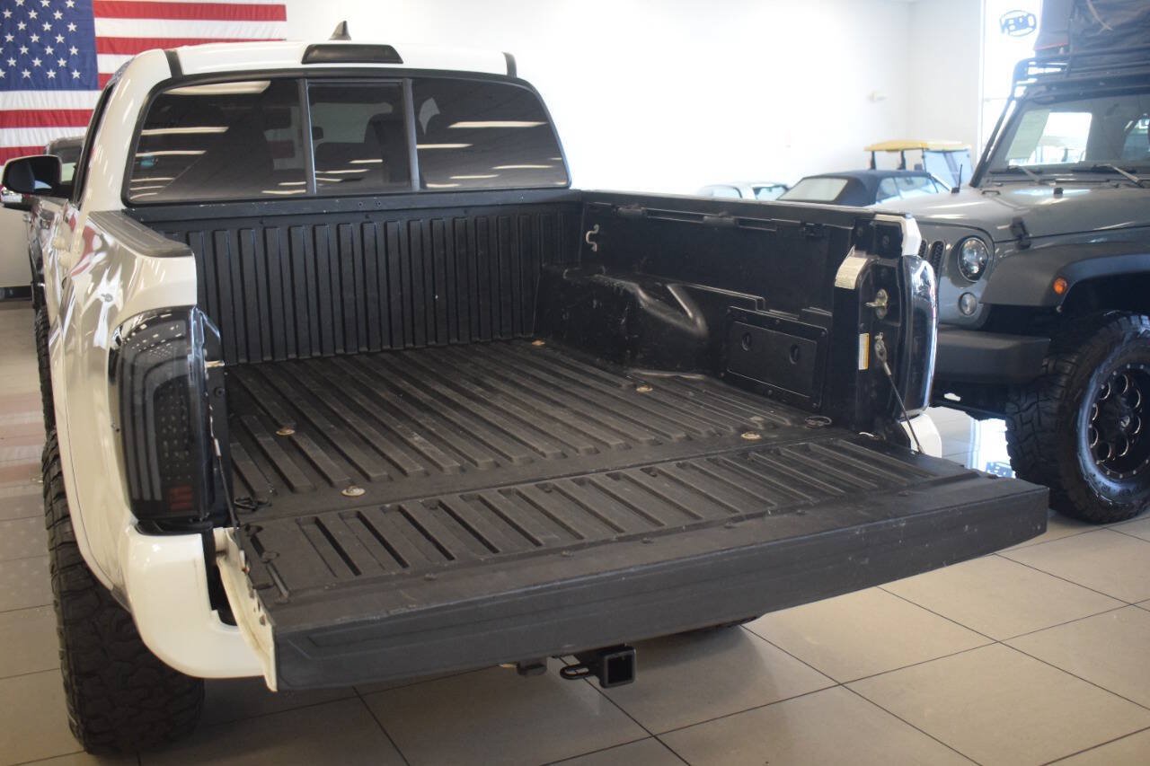 Used 2017 Toyota Tacoma SR5 RWD image 22