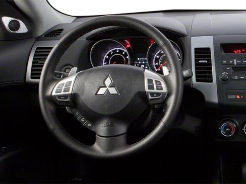 Used 2013 Mitsubishi Outlander GT AWD/4WD image 6