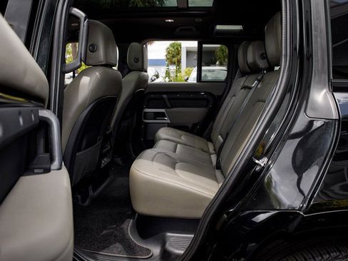 Used 2023 Land Rover Defender 110 S image 24