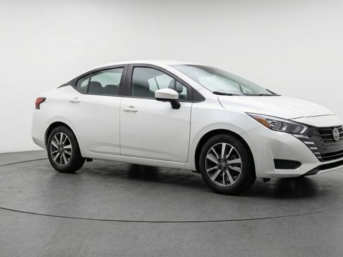 Used 2025 Nissan Versa SV image 1