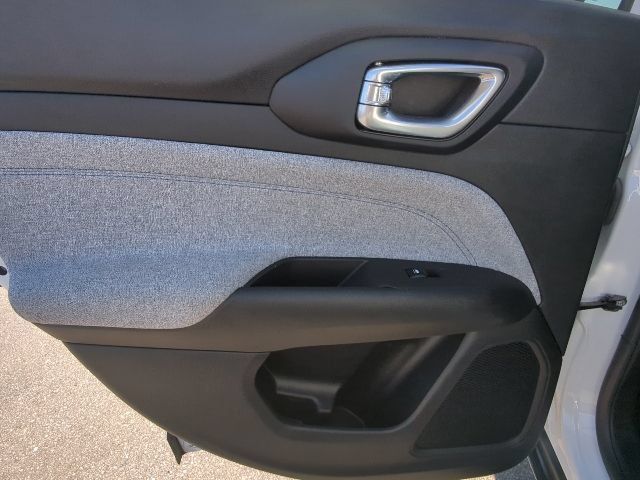 Used 2025 Jeep Compass Latitude AWD/4WD image 24