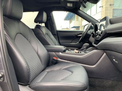 Used 2025 Toyota Highlander XSE image 39