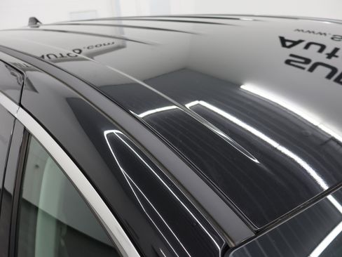 Used 2024 Chrysler Pacifica Touring-L image 4