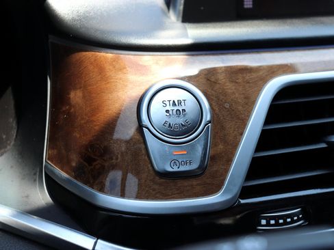 Used 2018 BMW 740i xDrive 740i xDrive Sedan image 41