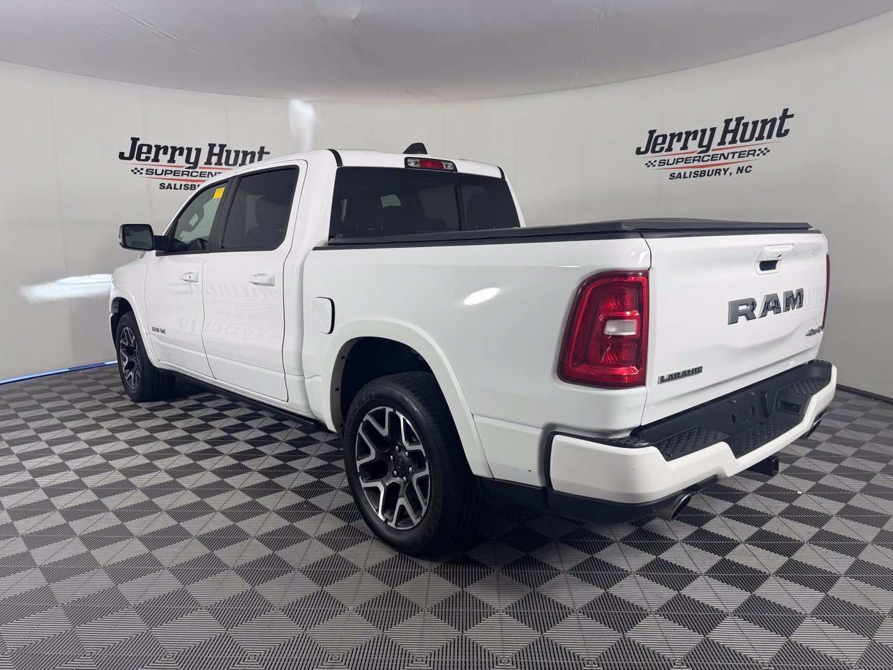 Used 2026 RAM 1500 Laramie AWD/4WD image 9