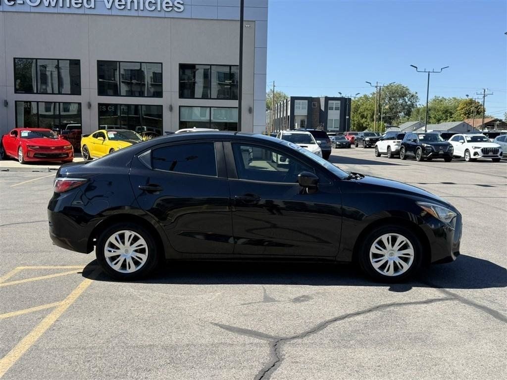 Used 2019 Toyota Yaris L FWD image 8