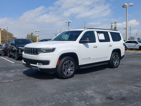 Used 2024 Jeep Wagoneer Series II w/ Flexible Seating Group image 2