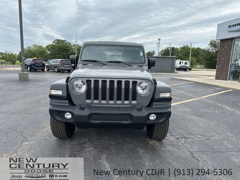 Used 2021 Jeep Wrangler Unlimited Sport AWD/4WD image 2