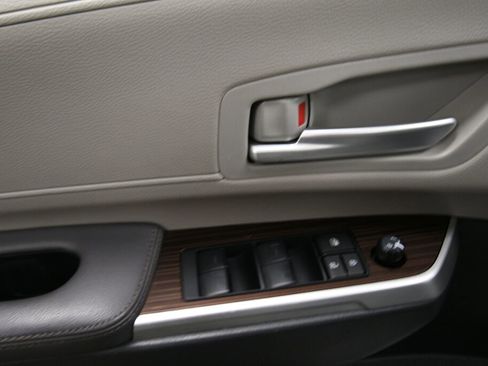 Used 2024 Toyota Sienna XLE FWD image 11