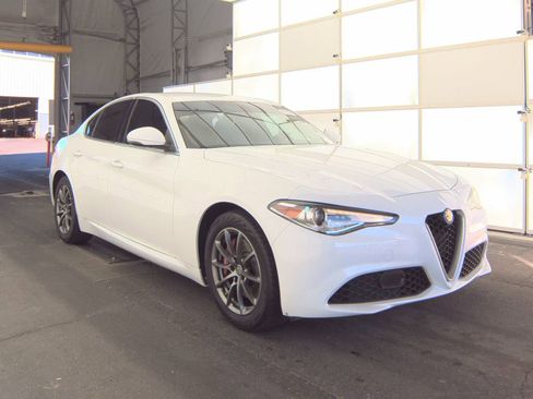 Used 2018 Alfa Romeo Giulia AWD image 4