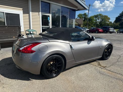 Used 2010 Nissan 370Z Roadster image 5